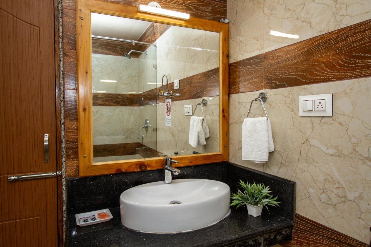 Vaibhav Regency Hotel Manāli Екстериор снимка